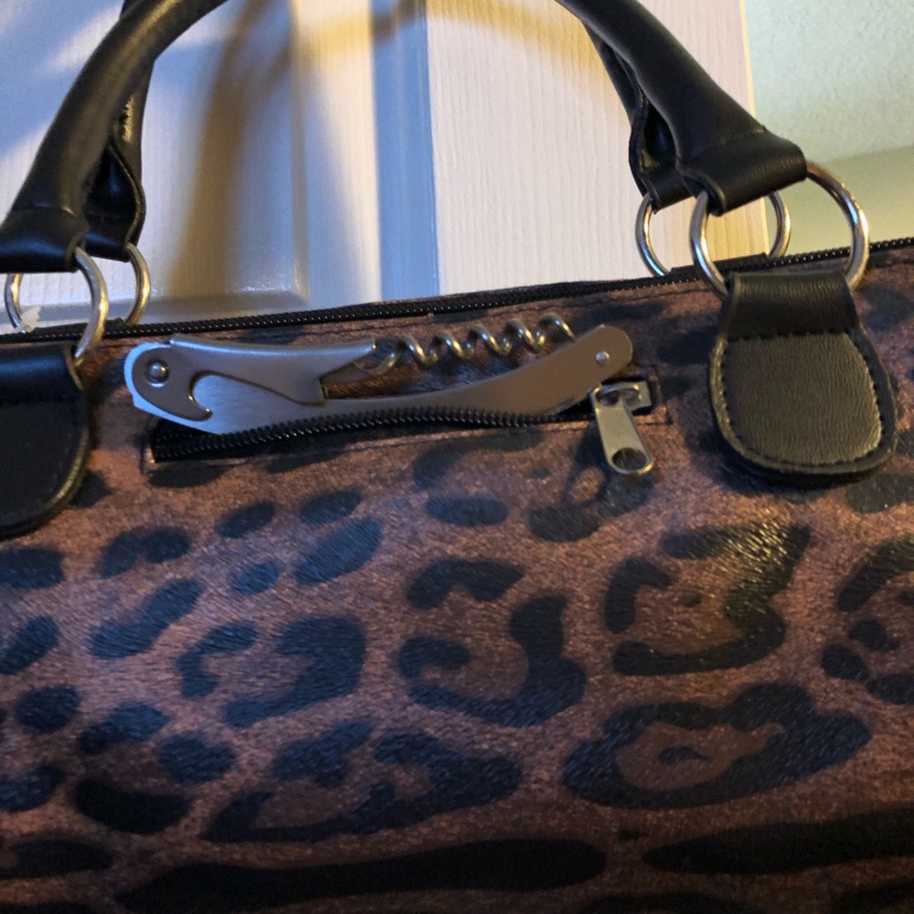 Wine clutch